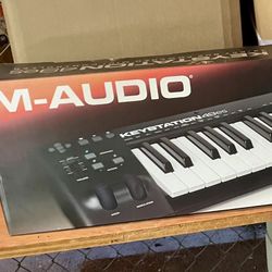 M-Audio Keystation 49es With proline Stand