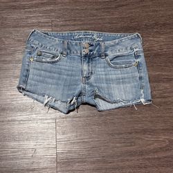 Light wash jean shorts size 25 W