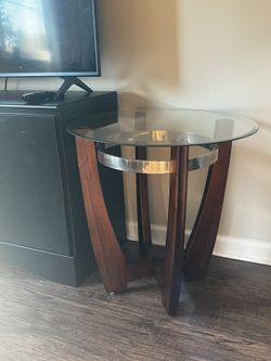 2 Side Tables