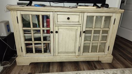TV stand in good condition solid