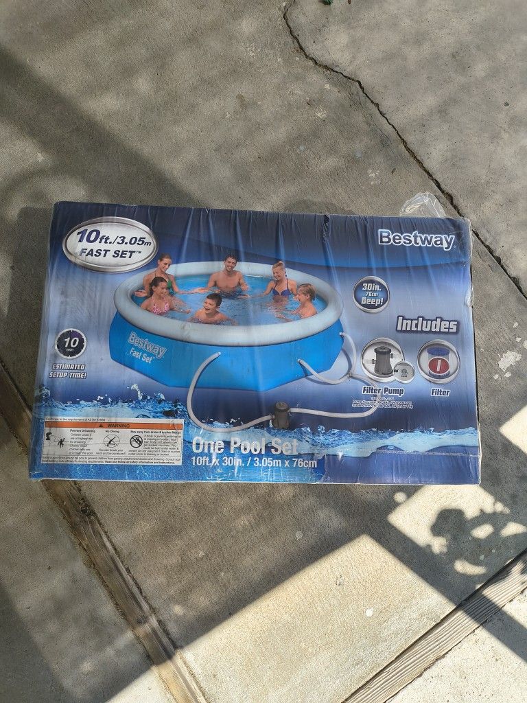 10 Ft Pool New In Plastic 