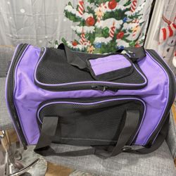 Pet carrier for cats or dogs.