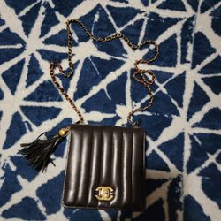 CHANEL - Black Lambskin Quilted Chain Strap Flap Shoulder Bag