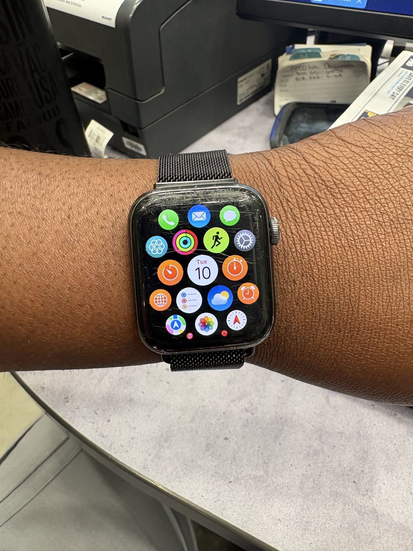 Apple Watch SE 44MM (GPS & Cellular)