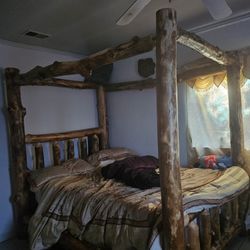  Canopy Bed
