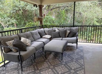 Outdoor sectional ( Delivery Available h