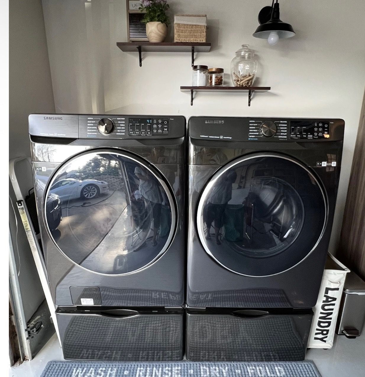 Washer And Dryer With Pedestals
