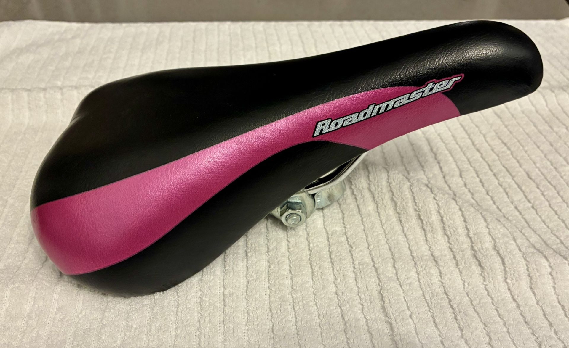Roadmaster bicycle saddle/seat (Black and Pink)