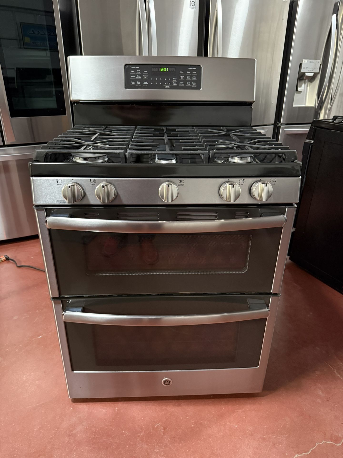 GE 5-burner double-oven gas stove in perfect working condition. Delivered to your home and installed with a 3-month warranty.