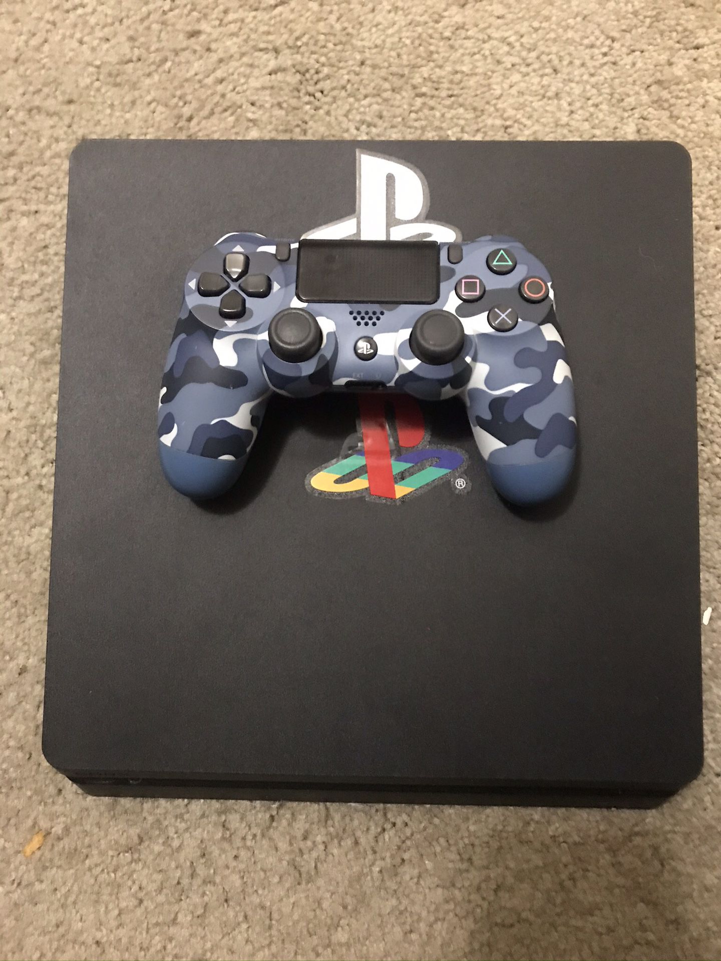 PlayStation 4 slim/PS4 slim with controller