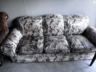 Couch like new still wrapped