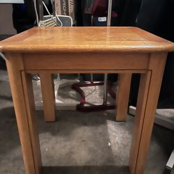Side Or End Table Wood 20x22x22”