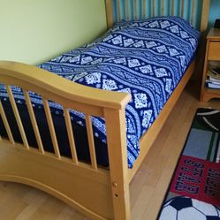 Solid Wood Maple Twin Platform Bed