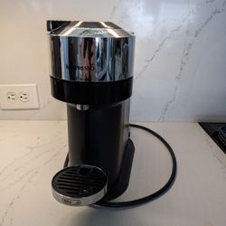 Nespresso Vertuo Next, DeLonghi, used