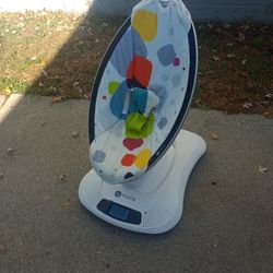4 MOMS Baby Swing