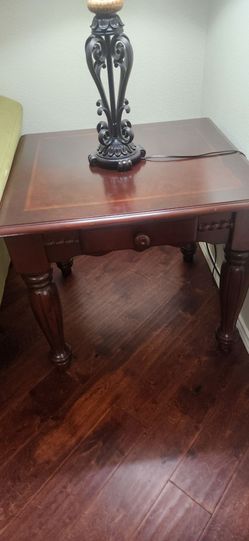 Set of 2 wood tables