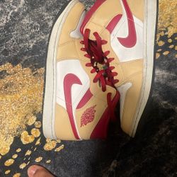 Jordan 1 Mid Light curry