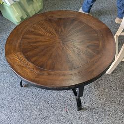 Round wood coffee table with metal legs. CITY OF ORANGE 🍊 $15