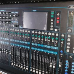 Allen  and Heath Qu32C Digital Mixer