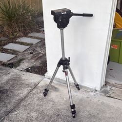 Bogen Manfrotto 3066 Tripod Head w/3068 Aluminum Legs,