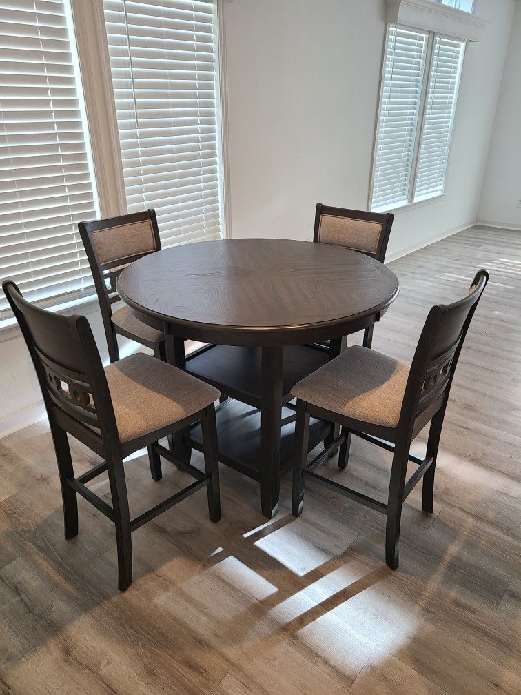 Wrenning Counter Height Dining Table and 4 Barstools