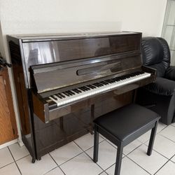 Piano "HSINGHAI"
