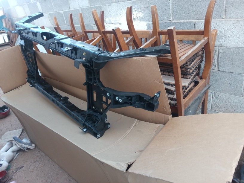 2014 Hyundai Genesis Radiator Support 3.8