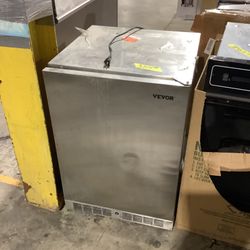 VEVOR 5.3 cu. ft. Outdoor Refrigerator 24 in. Built-In Stainless Steel Beverage Mini Fridge in Silver without Freezer for Home