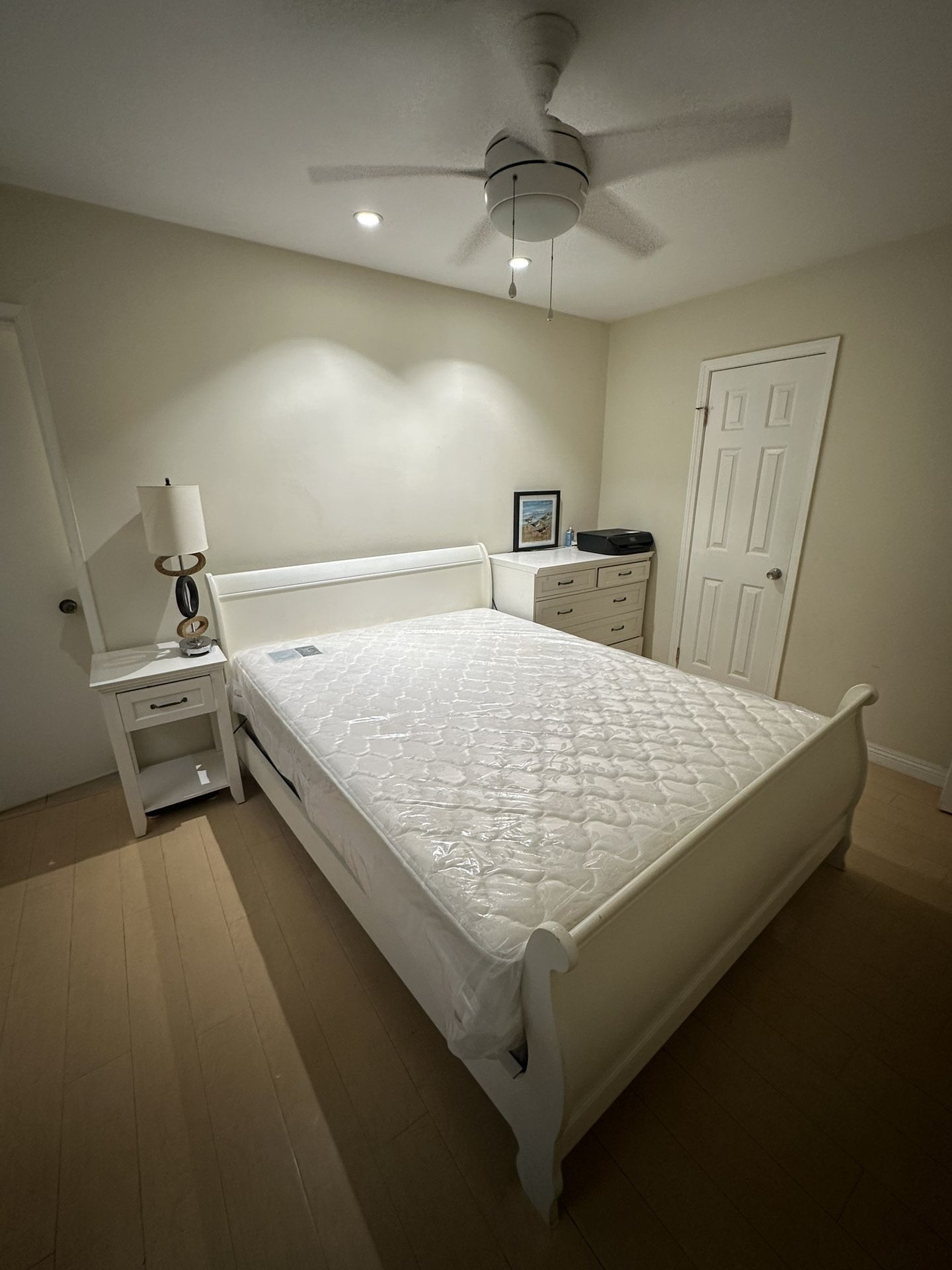 White Solid Wood Bedroom Set