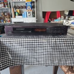 Onyko Quarts Synthesized FM Stereo/AM Tuner