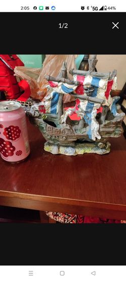 Aquarium pirate ship