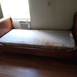 Sleigh Bed