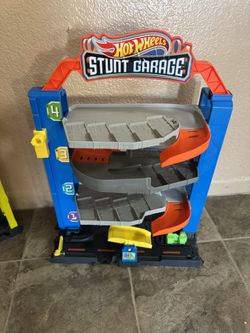 Hot Wheels Garage/ Car Wash