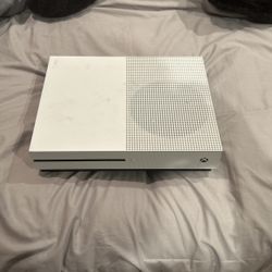 Xbox One S With 2 Controllers 