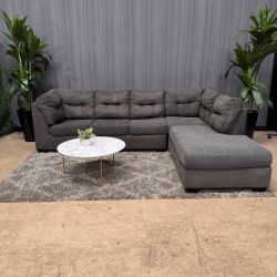 🛋️Ashley’s Pitkin Sectional sofa w/ Pullout bed (Delivery Available!! )