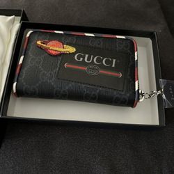 Gucci Zip Around Wallet 