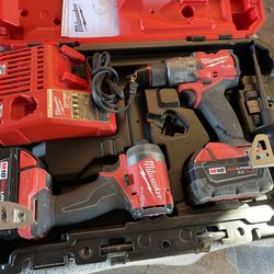 Milwaukee M18 FUEL 18V Lithium-Ion Brushless Cordless Hammer Drill and Impact Driver Combo Kit (2-Tool) with 2 Batteries