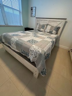 Bed Set Queen with dresser - White Wood Bed