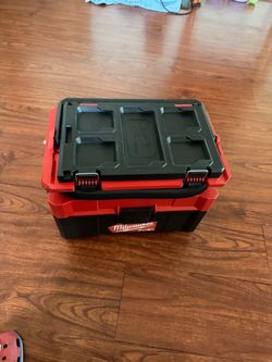 Milwaukee car vacuum (read description)