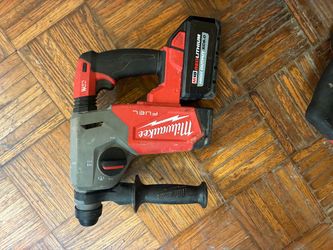 Milwaukee M18 FUEL Rotary Hammer with XC6.0 Battery