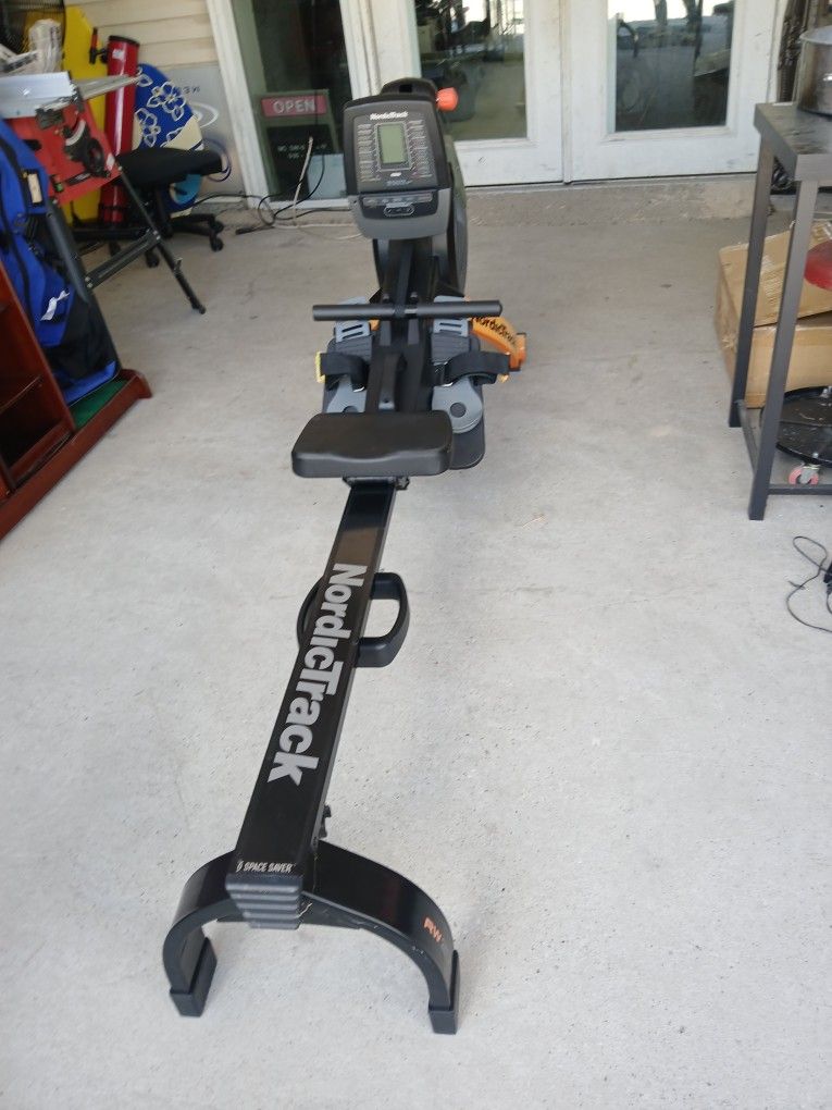 NordicTrack RW200 rowing folding model NTRW59146.0