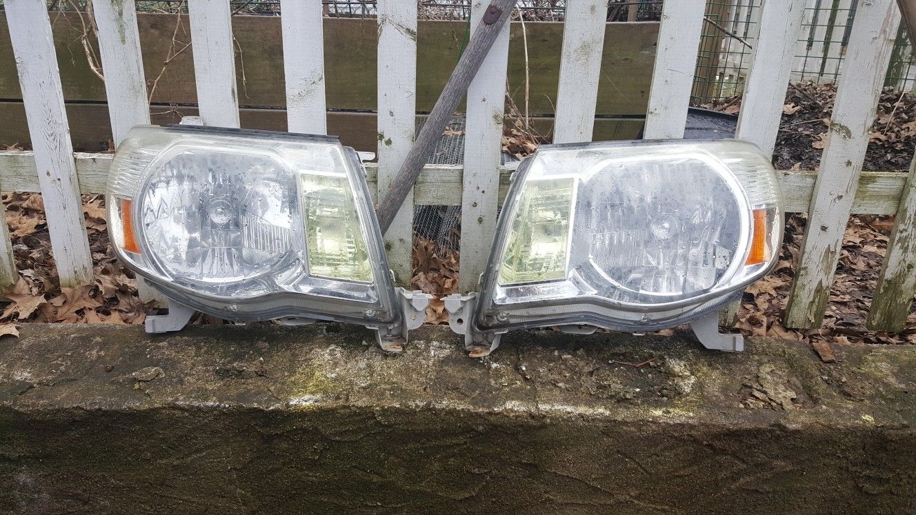 Toyota Tacoma head lights