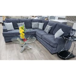 Chenille Fabric Upholstered Square Armrest Cushioned Nail Head Trims L-Shape Plastic Legs Stationary Sectional Sofa with 6 Throw Pillows.