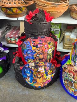Five nights of Freddy  pastel piñata