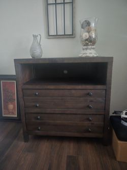 TV Entertainment /Chest