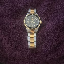stainless steel invicta professional 660ft 200m water resistant quartz