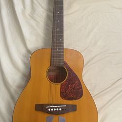 Yamaha FG-Junior JR1 3/4 Size Acoustic Guitar + 3 Picks