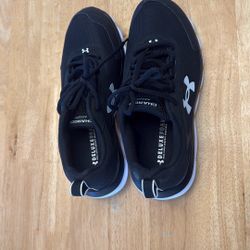 Under Armor Black Tennis Shoes