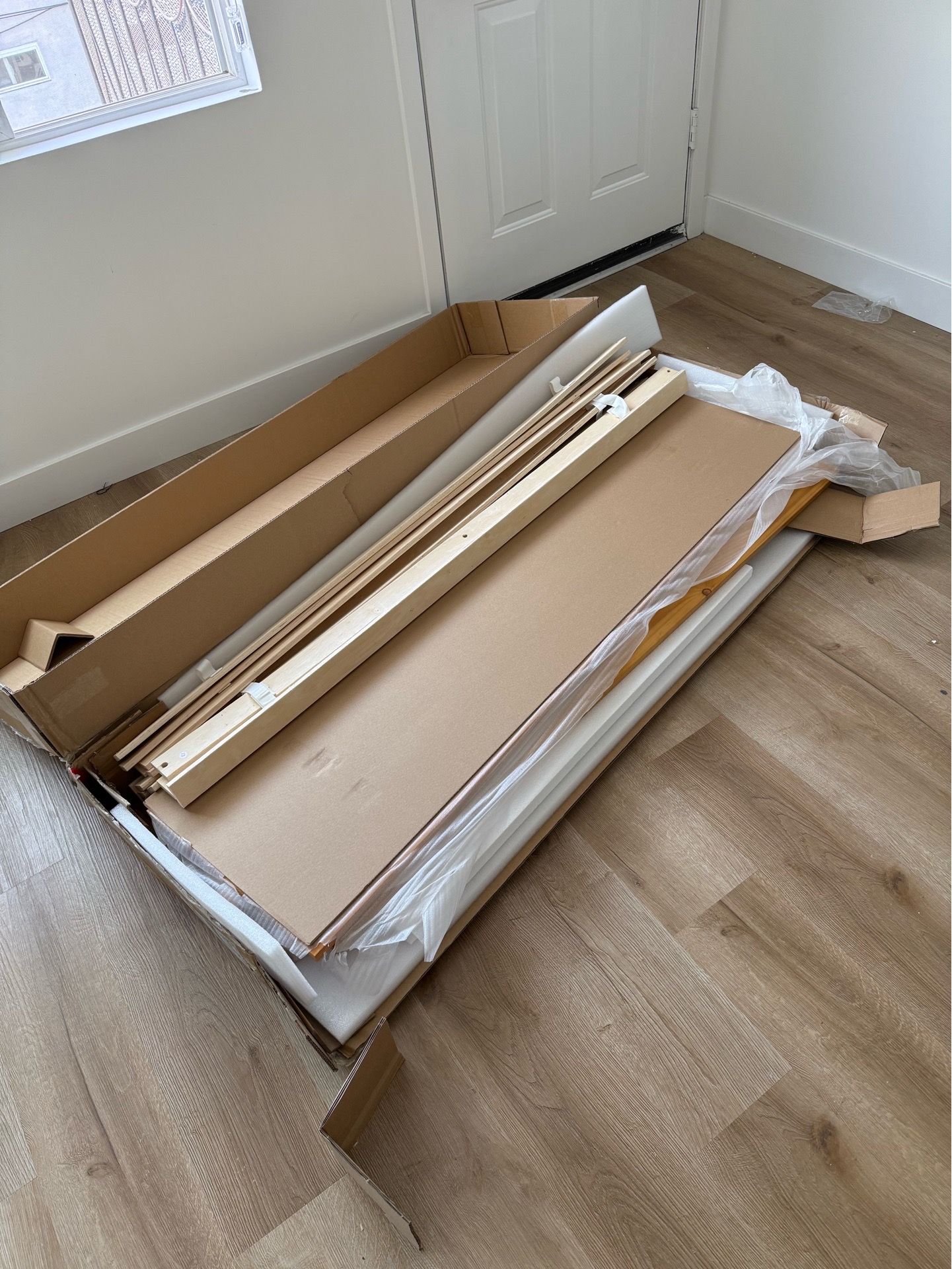 Queen bed frame (New)