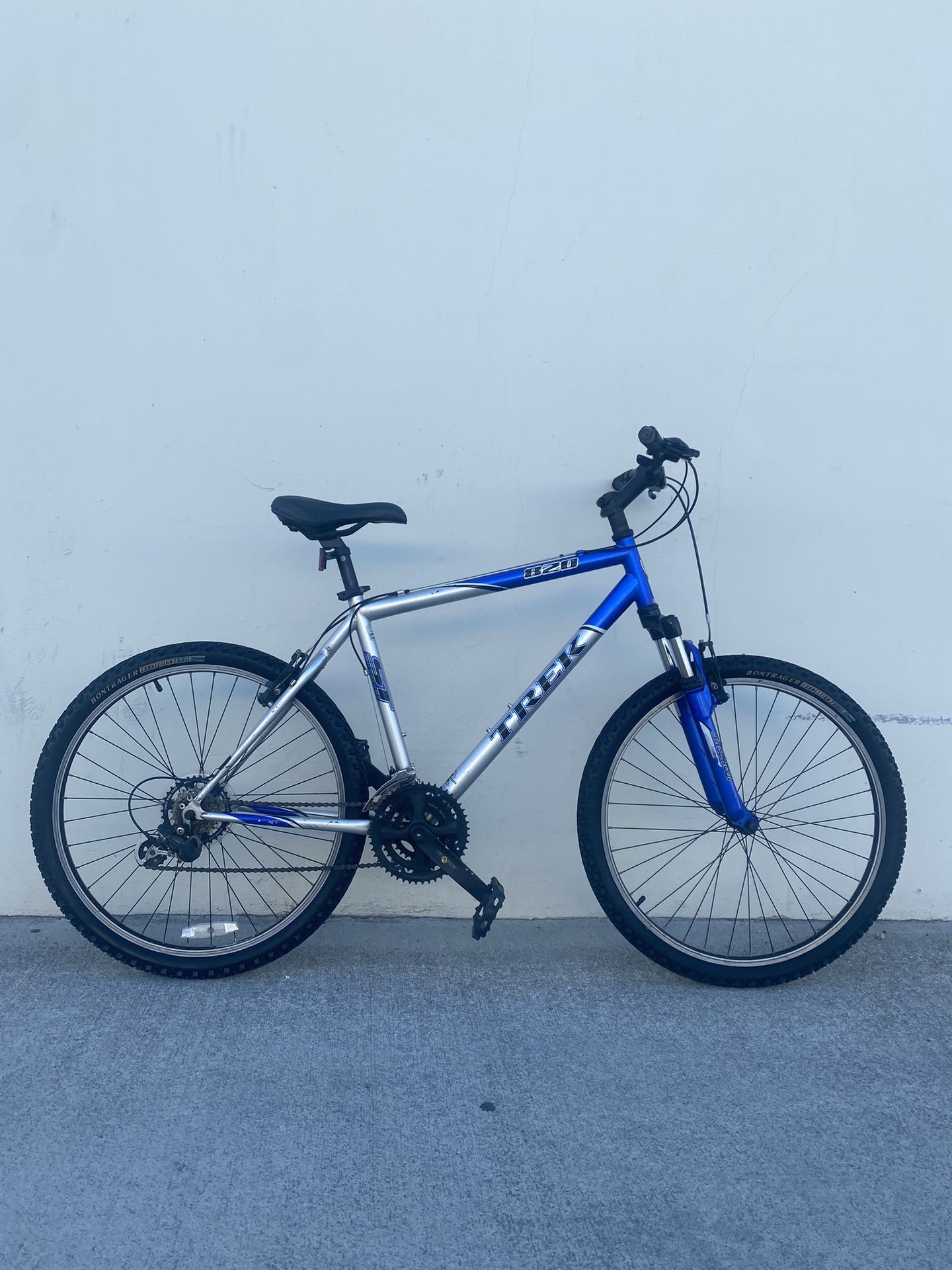 TREK BIKE /SIZE TIRES 26” /SIZE FRAME LARGE 